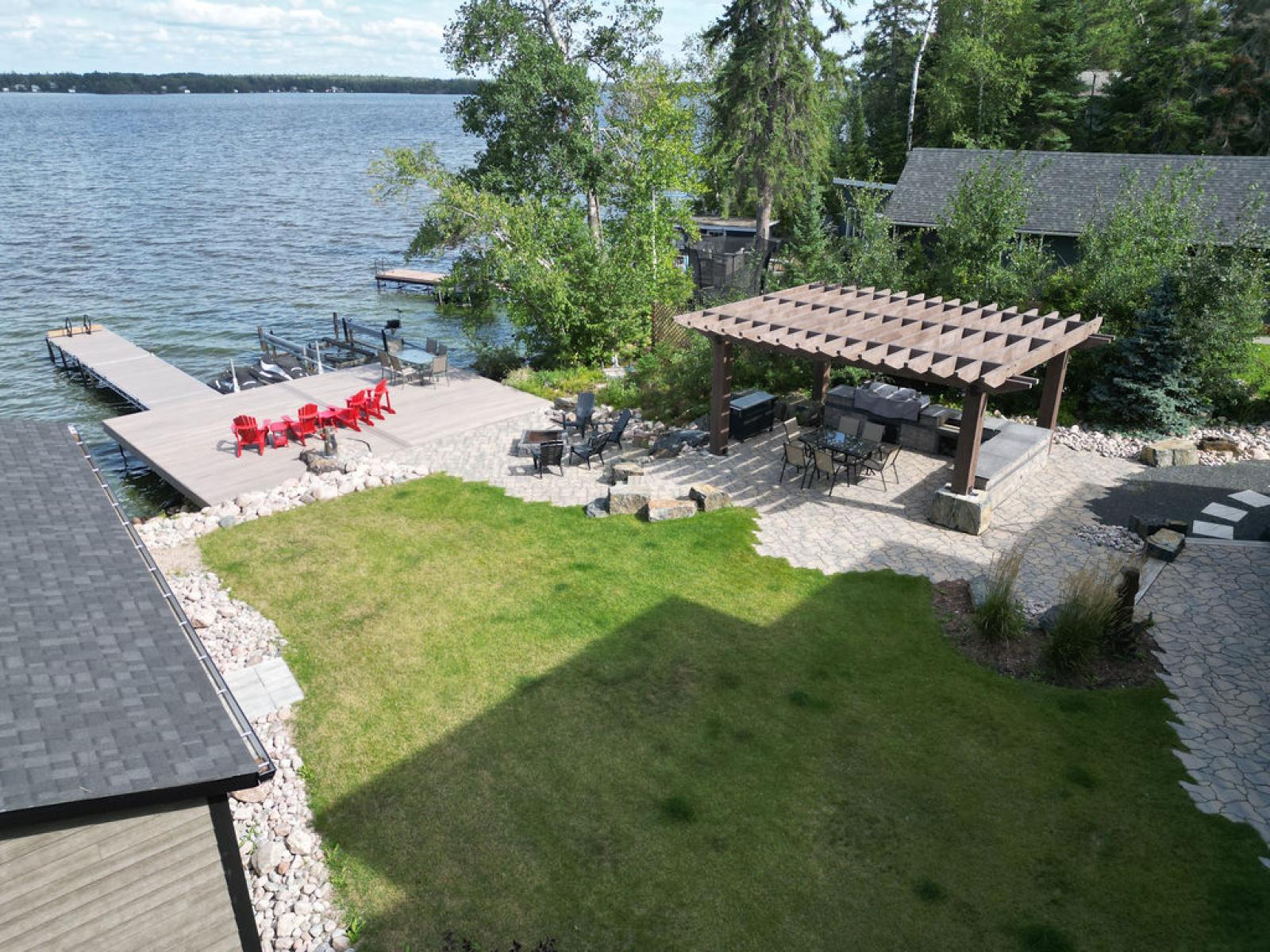Brereton Lake Block 6 Lot 17 Lakeside Yard with Cook Station inside Pergola