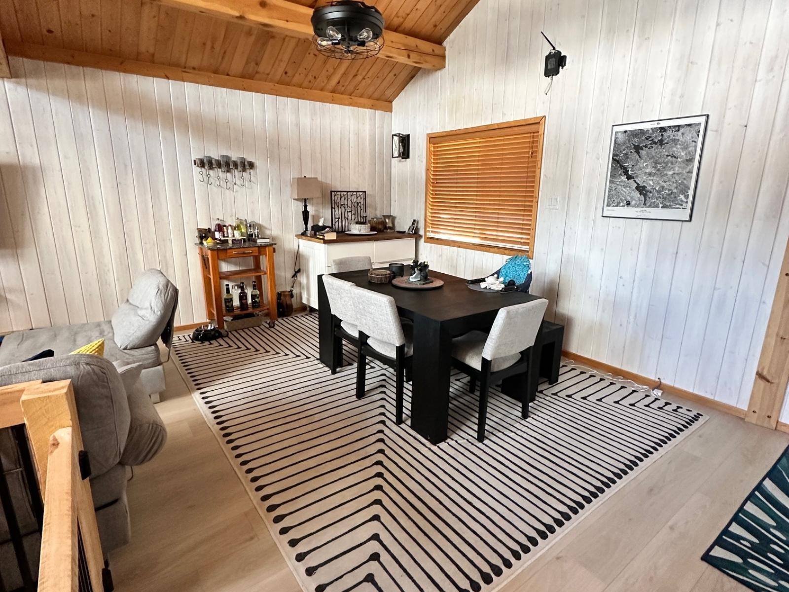 Caddy Lake Lakefront 4 Season Cottage - Dining Room