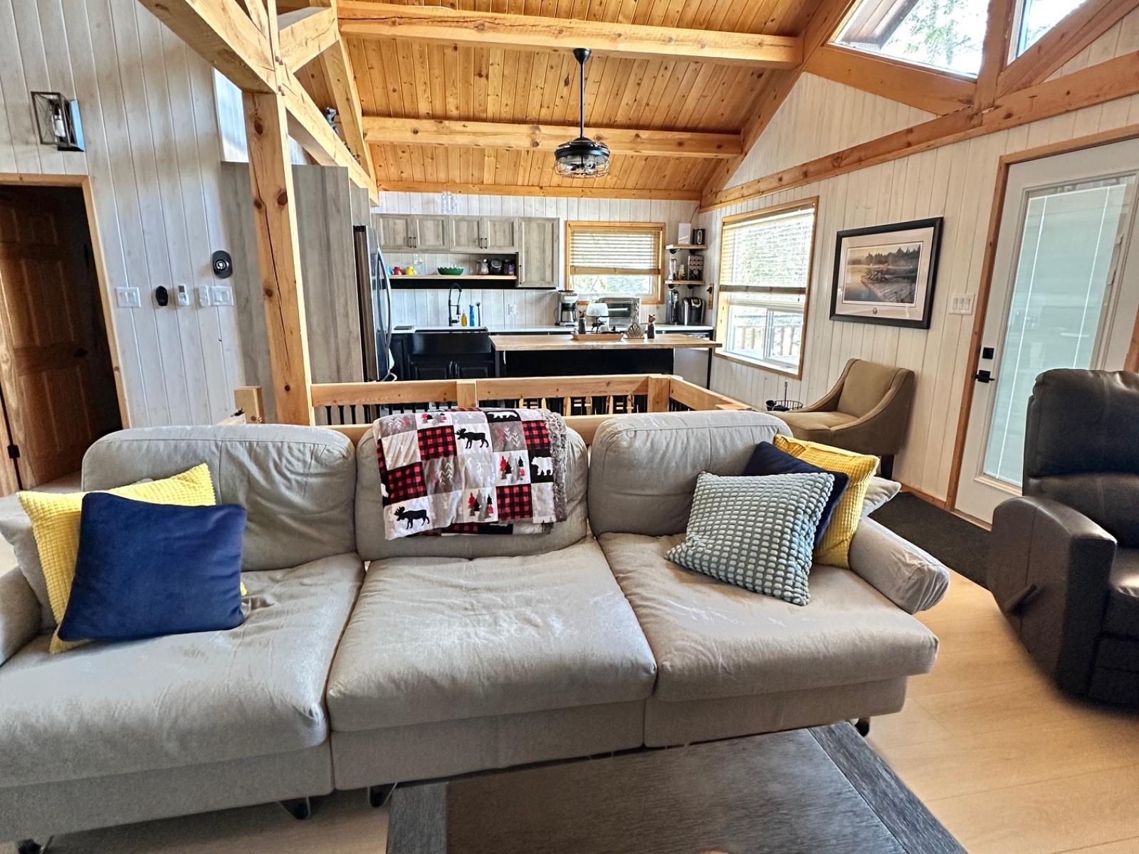 Caddy Lake Lakefront 4 Season Cottage - Living Room / Kitchen