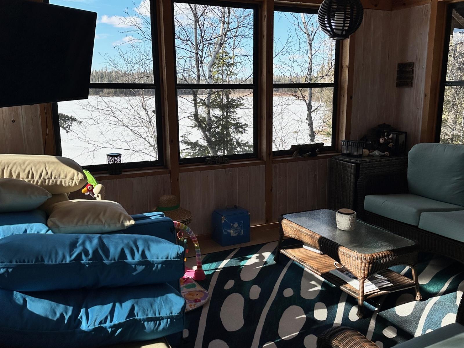 Caddy Lake Lakefront 4 Season Cottage - Sunroom 2
