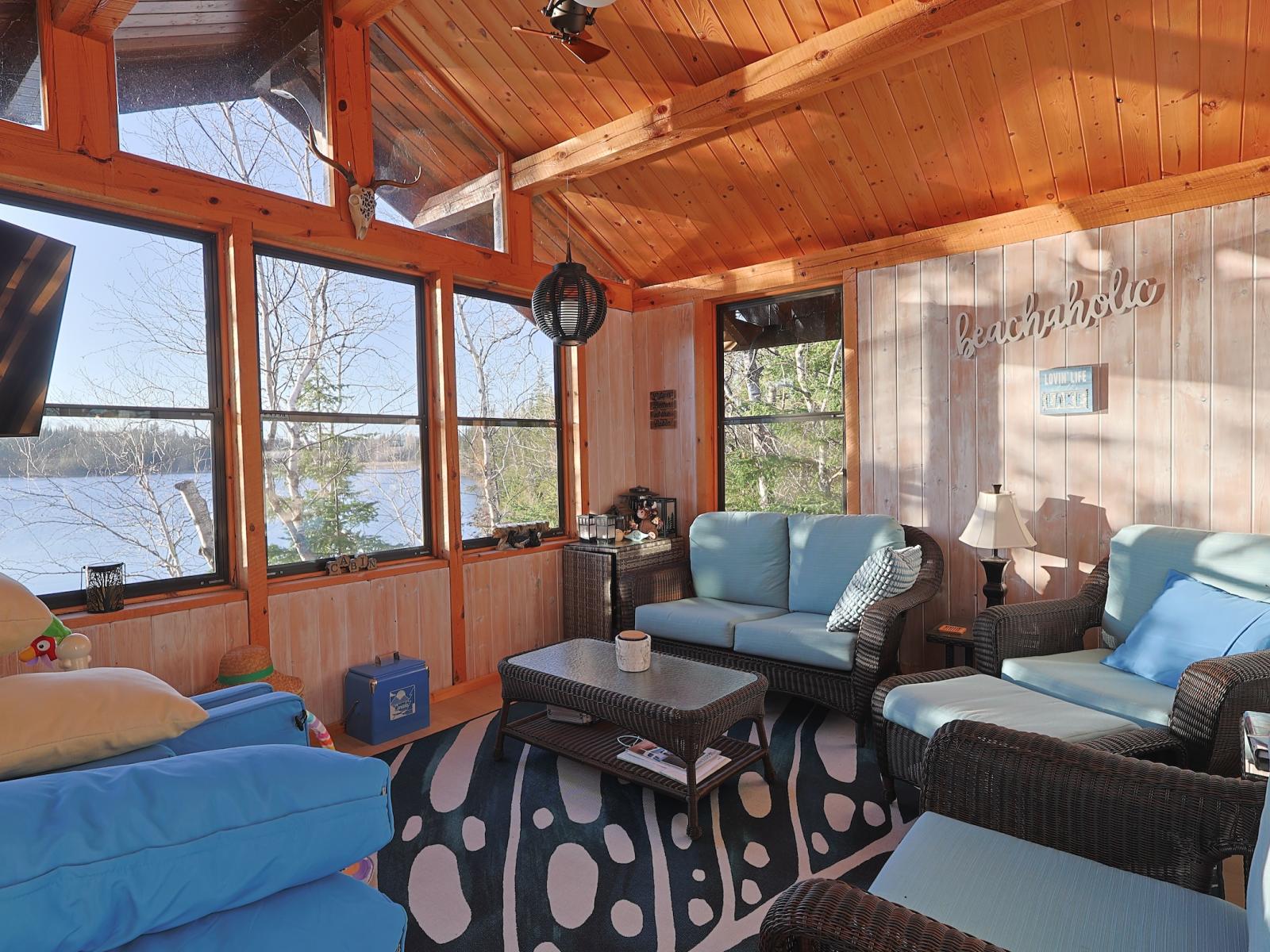Caddy Lake Lakefront 4 Season Cottage - Sunroom